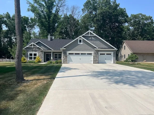 6631 E Hunter Ridge Ct, Monticello, IN 47960