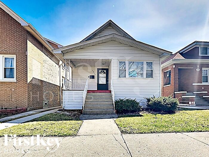 1st image of 3013 N Neenah Ave