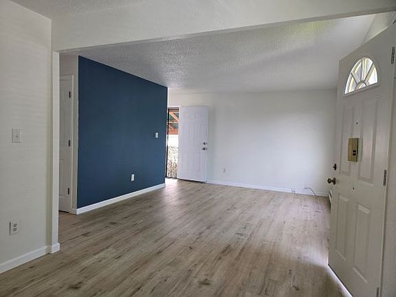 5th image of 1106 E 52nd St