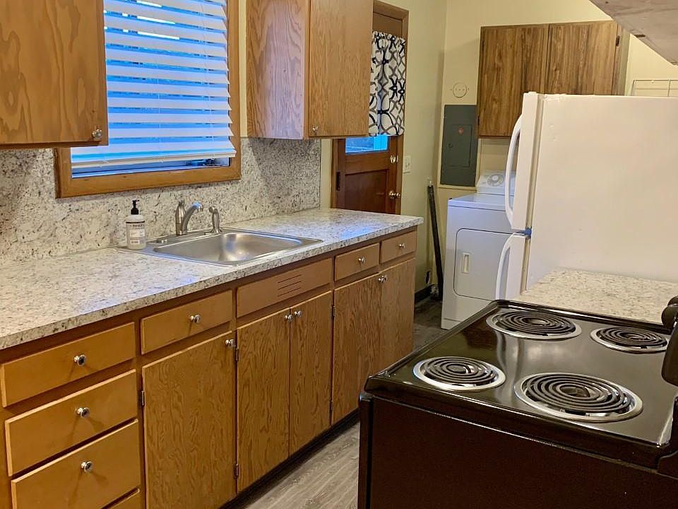 Cute Kitchen with stove and Refrigerator and washer/dryer hookup