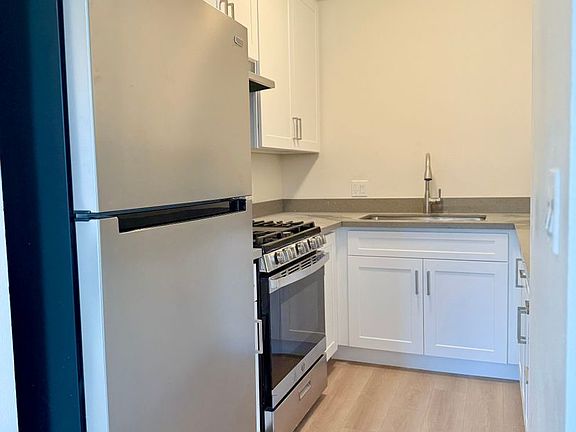 2nd image of 512 E Buckthorn St APT 3