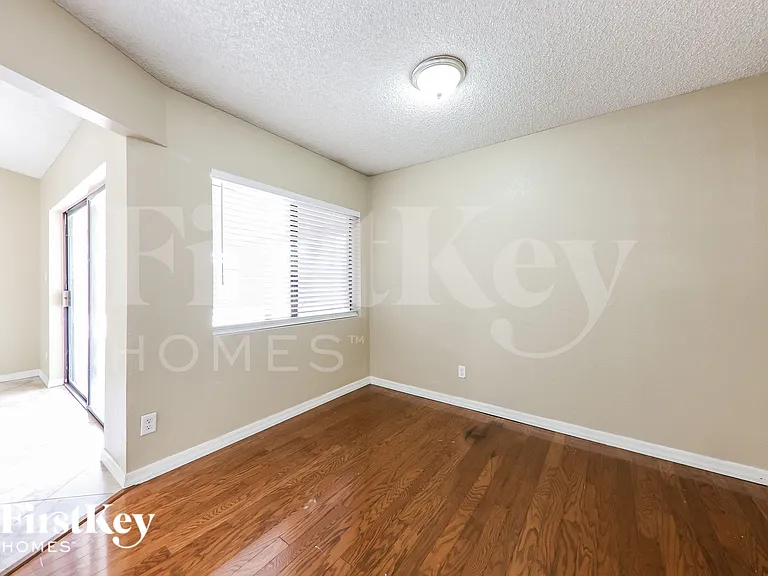 5203 W Sandra Ter — Photo 5
