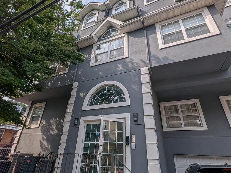 Building's entrance