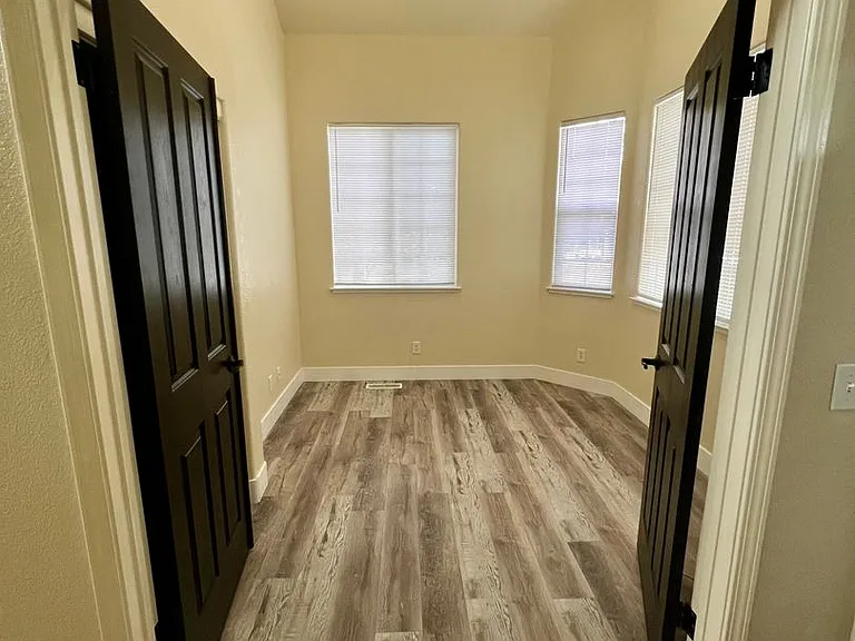 2749 Marlow Ct — Photo 2