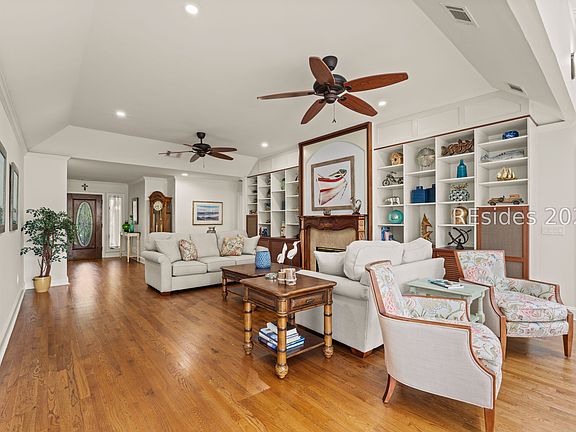 4th image of 108 S Port Royal Dr