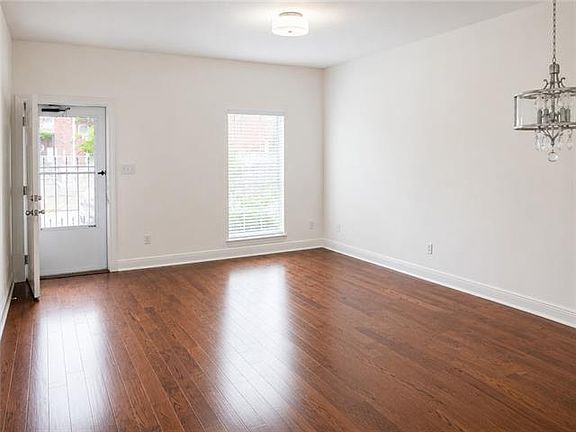 2nd image of 3201 Carondelet St Unit 101