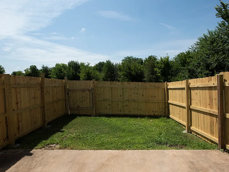 139 Northaven St — Photo 8
