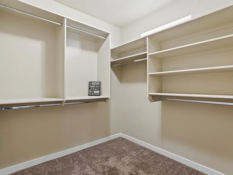 2810 E Clarene Dr — Photo 14