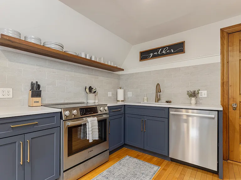 318 Brighton Ave — Photo 8