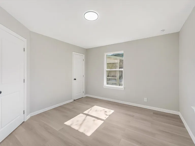5329 Bourquin St — Photo 9