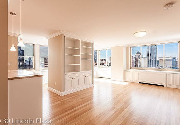 3rd image of 30 W 63rd St APT 32J