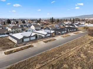 1715 N Selkirk Rd, Greenacres, WA 99016