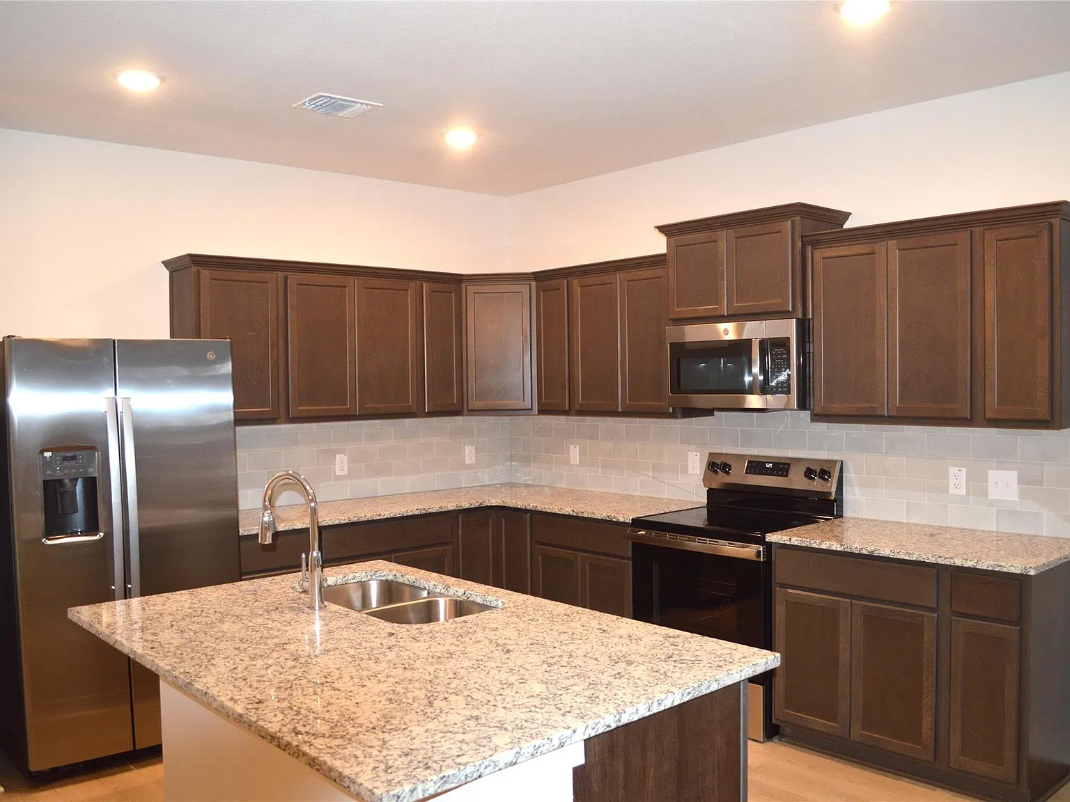 4 bed, 2.0 bath, 1666 sqft, $1,699 — Photo 3