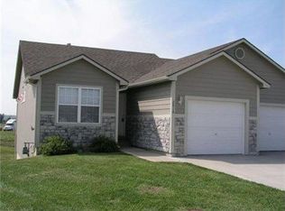 2010 Brook Ridge Ct, Tonganoxie, KS 66086