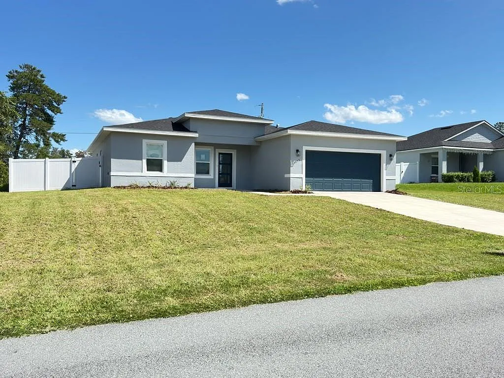 4 bed, 2.0 bath, 1833 sqft, $2,050 — Photo 1