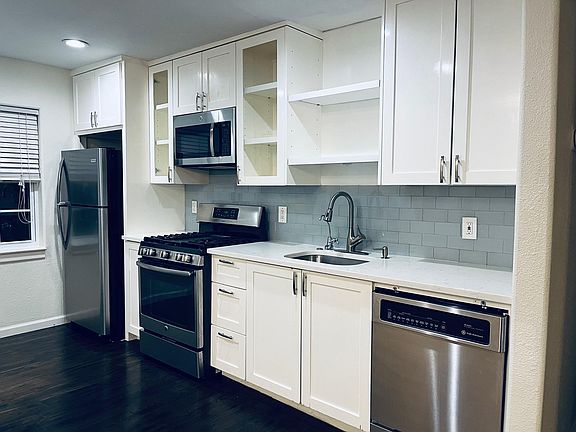 3rd image of 610 Cliffdale Ave
