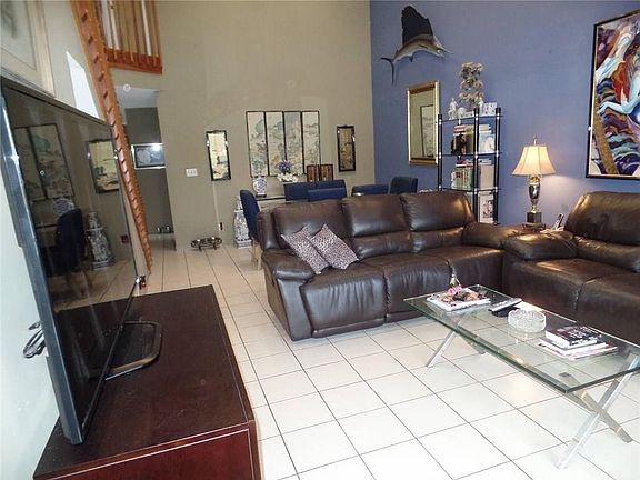 4th image of 7864 NW 84th Terrace #4