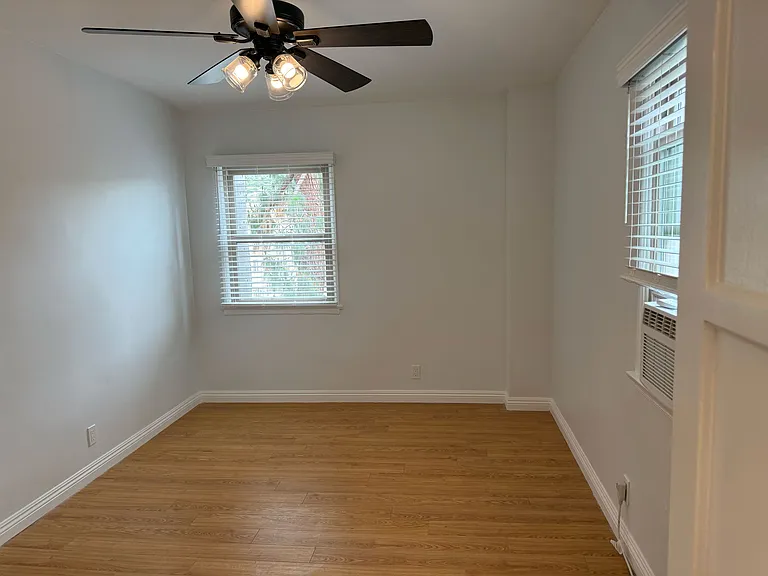 4123 1/2 W Toluca Lake Ave #4123-1/2 — Photo 21