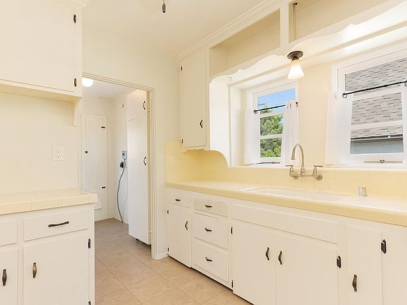 5th image of 3322 Elliott St