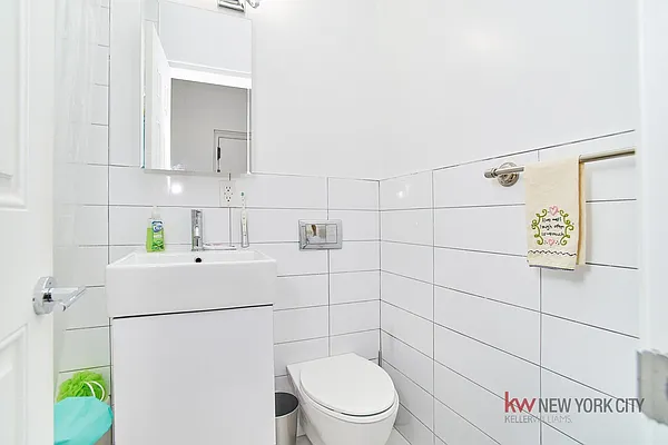 Rented by Keller Williams NYC | media 19