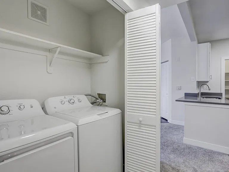 Full-Size Washers & Dryers