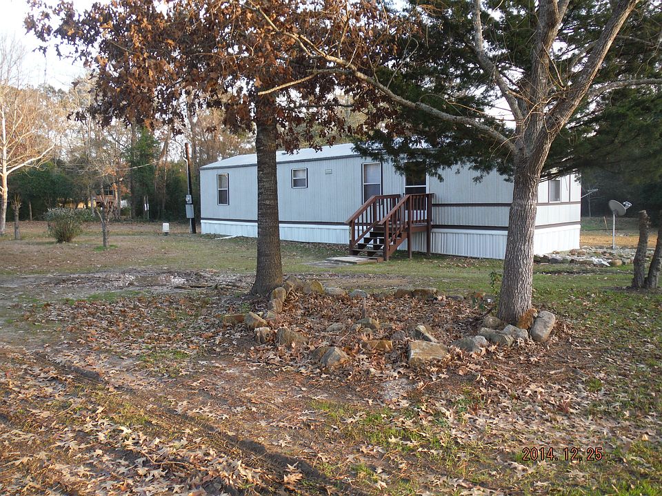 Front of home w/yard