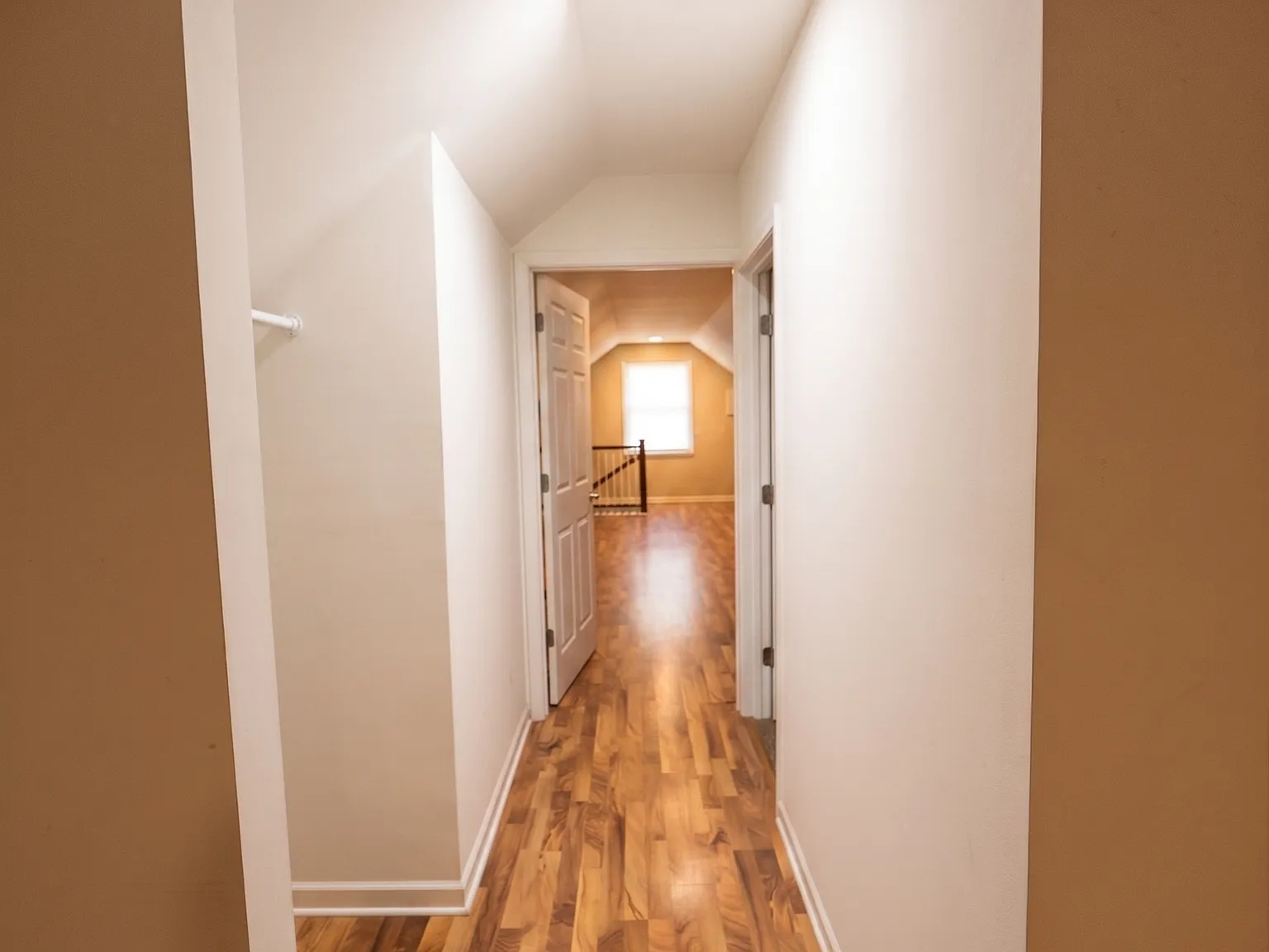 6 bed, 1900 sqft, $5,149 — Photo 3