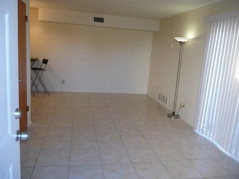 2306 Wales Cir #C — Photo 3