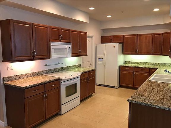 4th image of 606 Wells Ct Unit 401