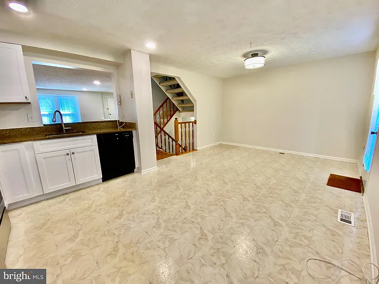 610 Coral Reef Dr — Photo 13