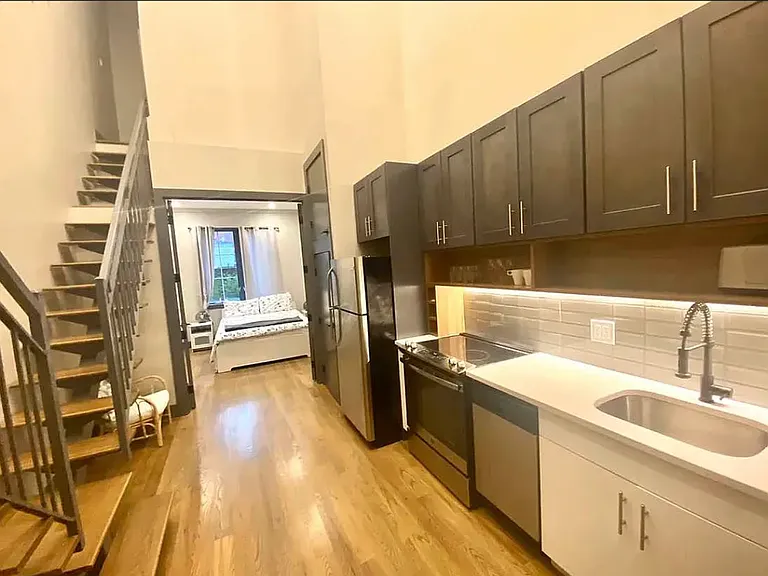 413 Manhattan Ave #LOFT — Photo 9