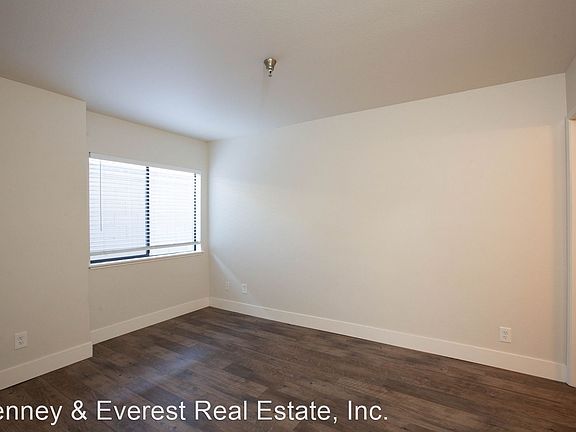 3rd image of 301 Jayne Ave #3