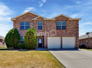 729 Redwing Dr, Saginaw, TX 76131