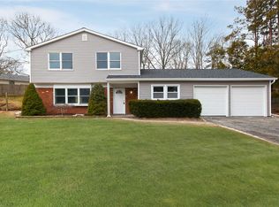 104 Wedgewood Dr, Coram, NY 11727