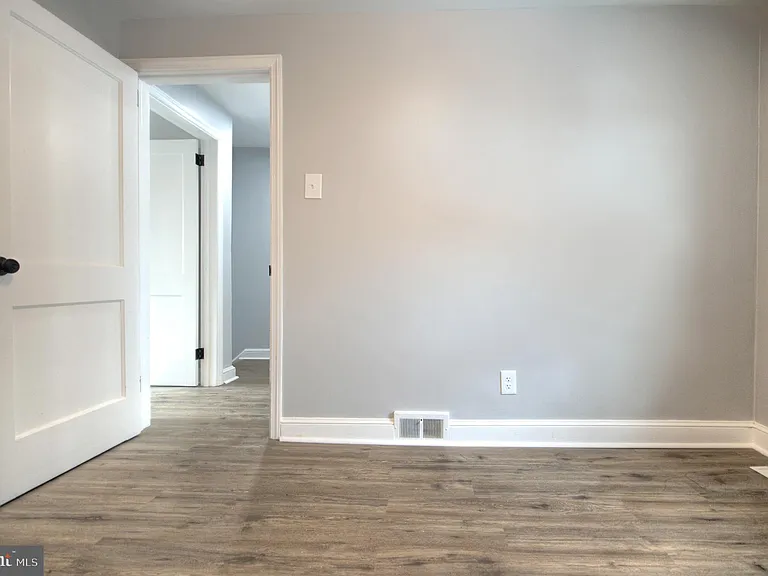 1327 Jackson St — Photo 30