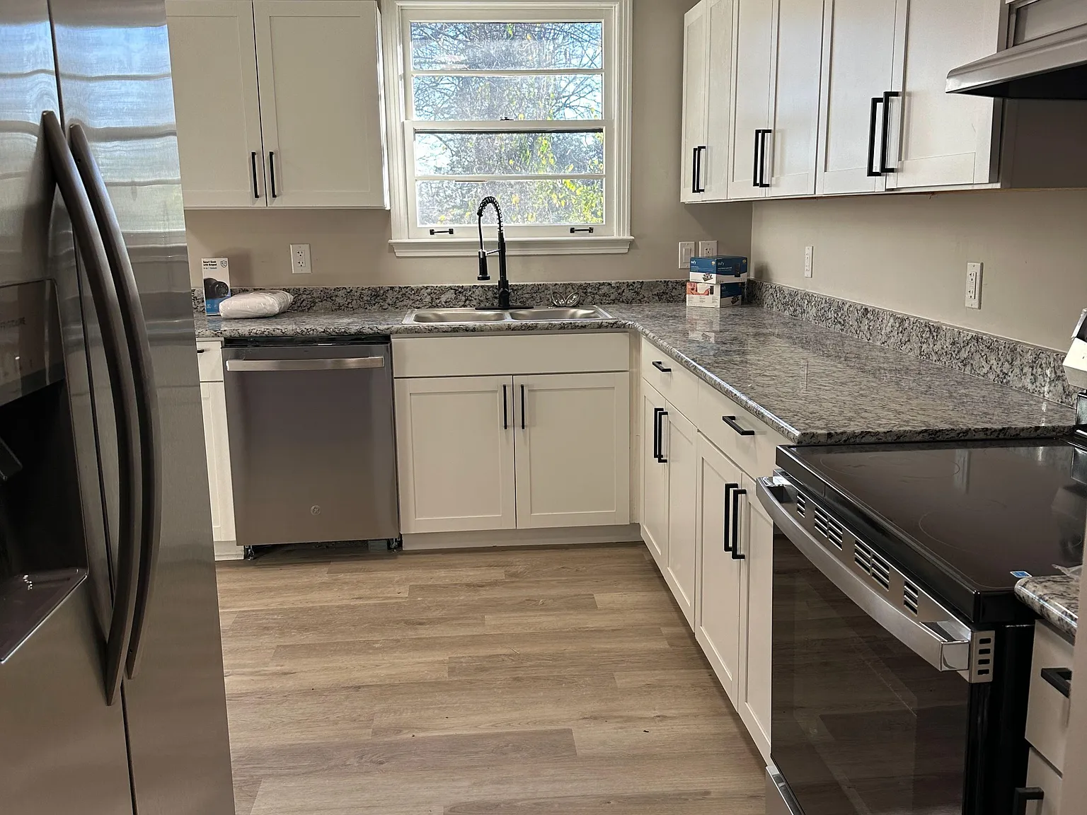 4 bed, 2.0 bath, 2000 sqft, $1,044 — Photo 2