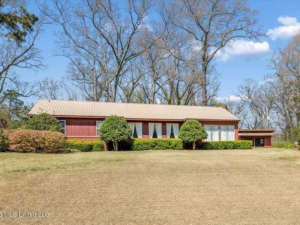 560 Woodland Hts, Holly Springs, MS 38635