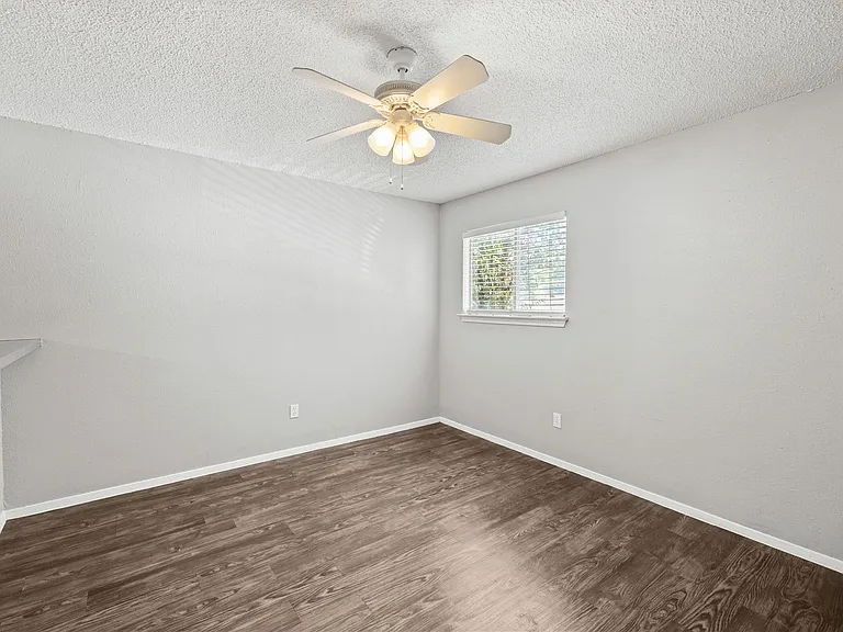 Awesome open Studio Apartments Close to Downtown — Photo 18