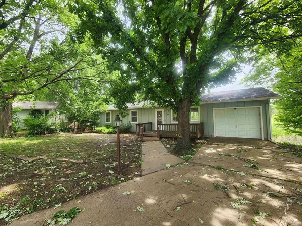 1900 Violet Cir, Manhattan, KS 66502