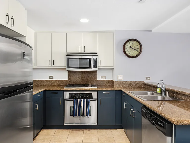 875 G St #302 — Photo 11