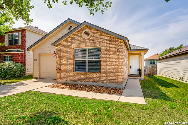 3 bed, 2.0 bath, 1332 sqft, $1,600 — Photo 2
