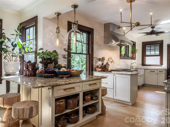 56 Maney Ave, Asheville, NC 28804