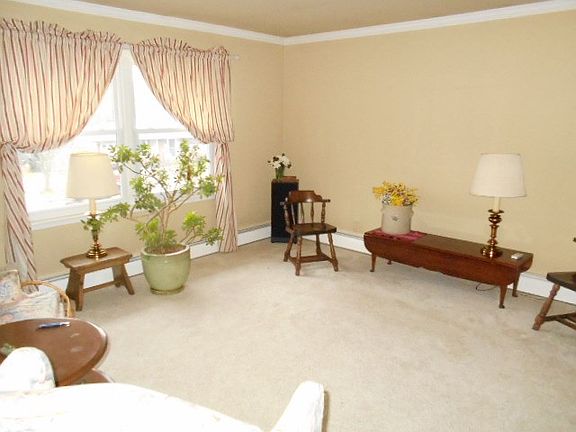 5th image of 132 Crestmont Dr
