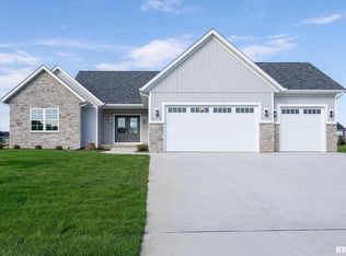 375 Madison Dr, Riverdale, IA