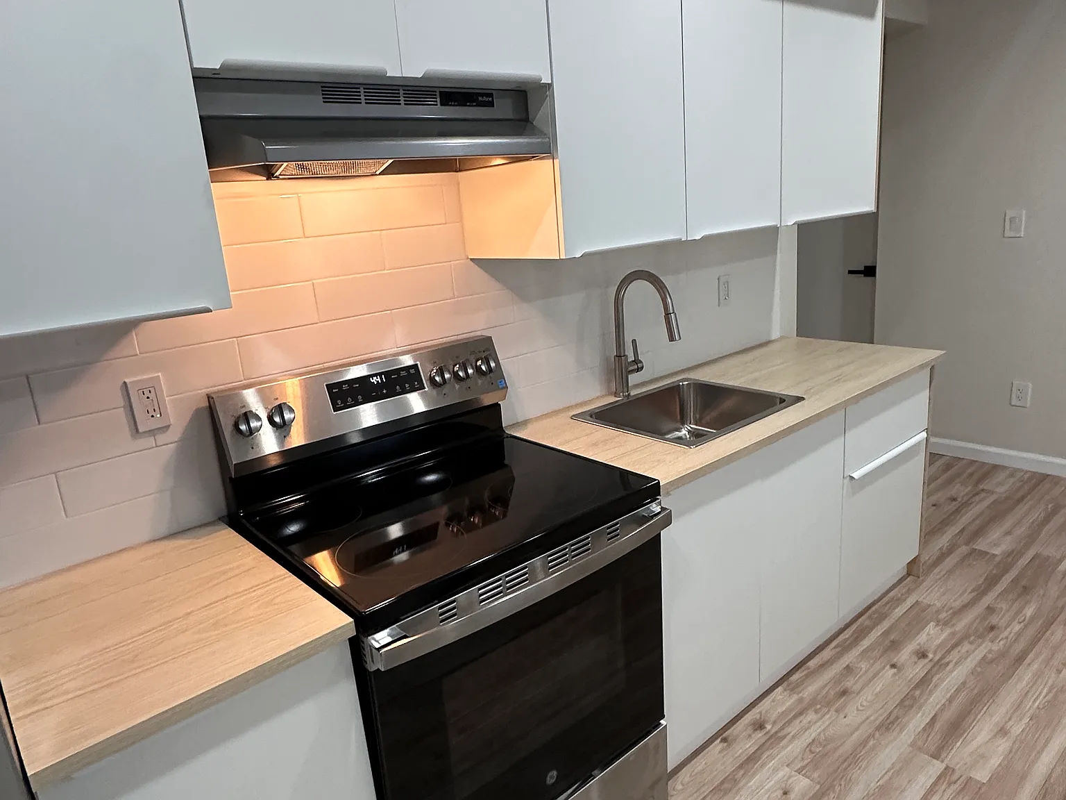 1 bed, 700 sqft, $1,275 — Photo 2