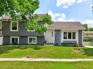9512 Monroe Ct, Urbandale, IA 50322