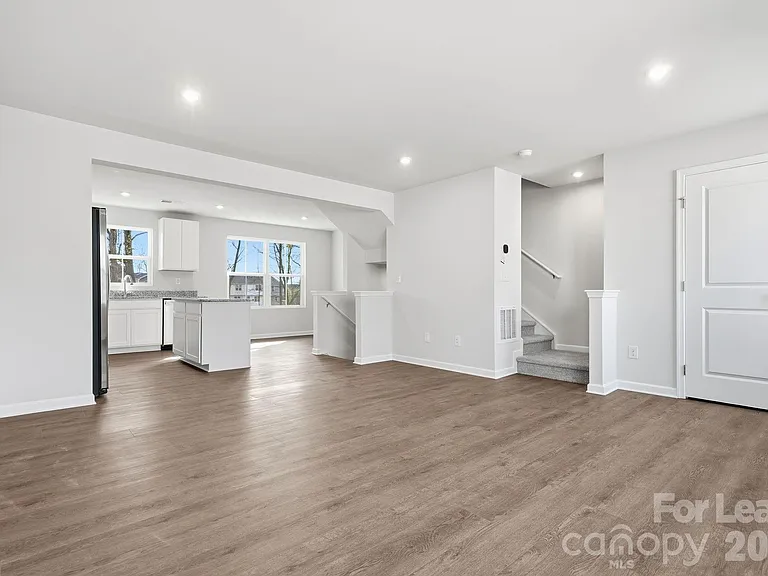 7024 Capstan Ter — Photo 11