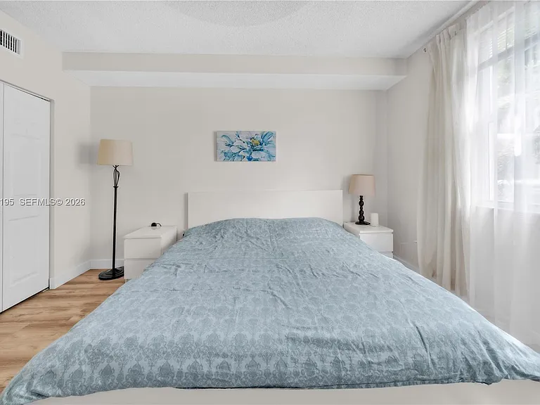 17145 N Bay Rd #4304 — Photo 10