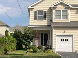 601 S Pine Creek Rd #601, Fairfield, CT 06824