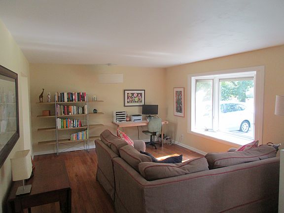 4th image of 2577 Carmel St